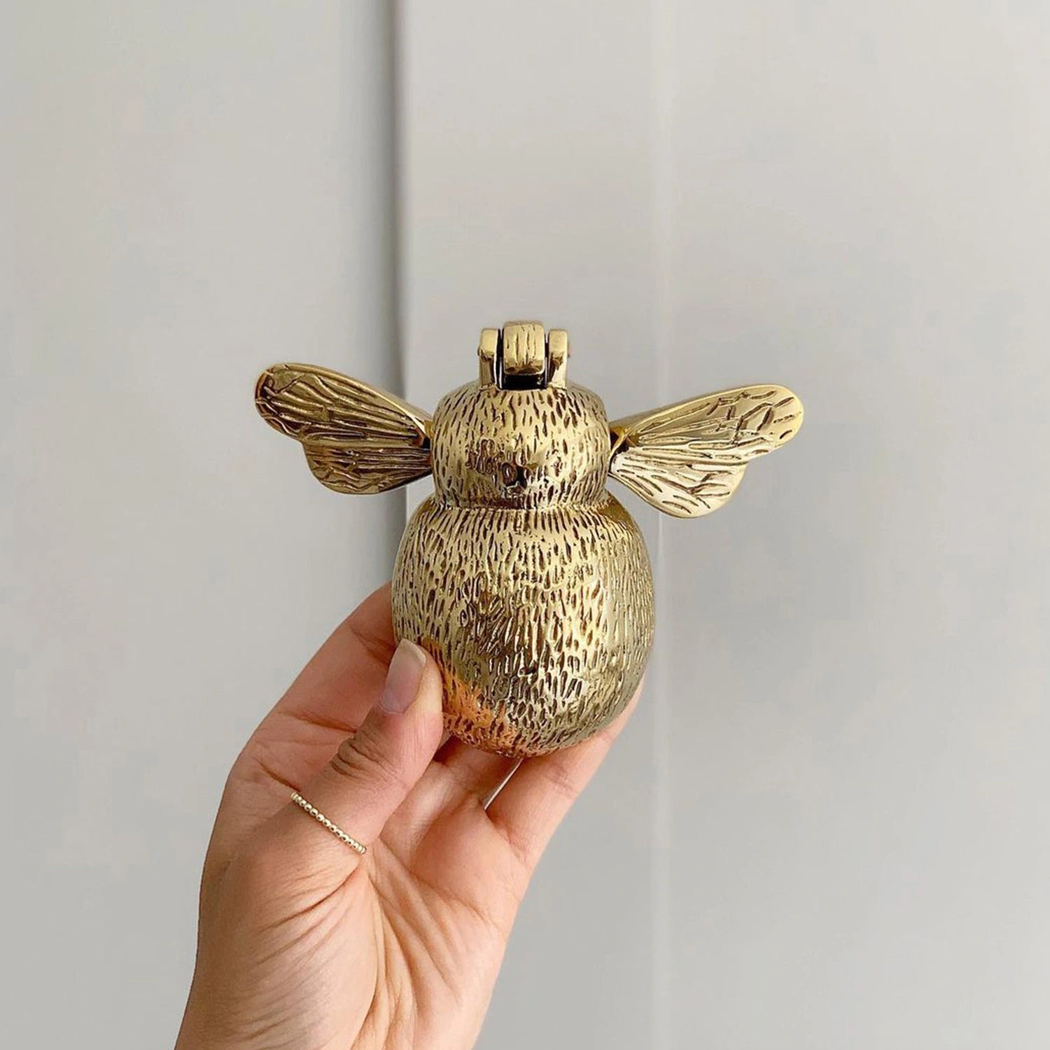 Fitting A Brass Bee Door Knocker - Coates & Warner